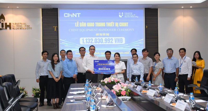 IUH tiếp nhận tài trợ thiết bị điện và năng lượng